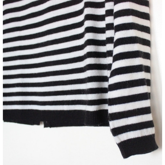 Cupcakes & Cashmere Back Button Sweater Top - Picture 4 of 7